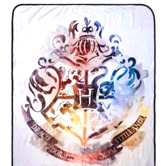 Hot Topic Other - Harry Potter Hogwarts Crest Plush Throw